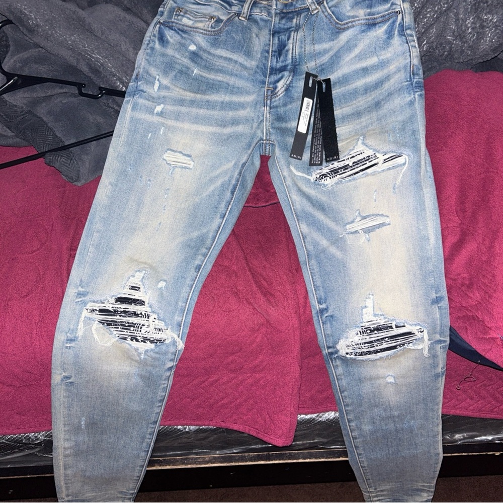 AMIRI bandanna patches Faded Blue Denim Jeans - Picture 6 of 7